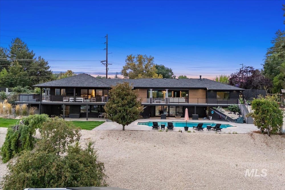 Single Family w/ Acreage - Image 2