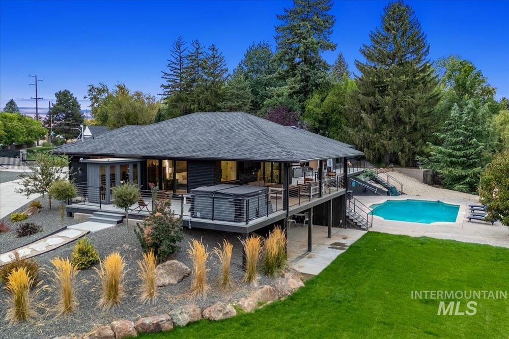 Single Family w/ Acreage - Image 4