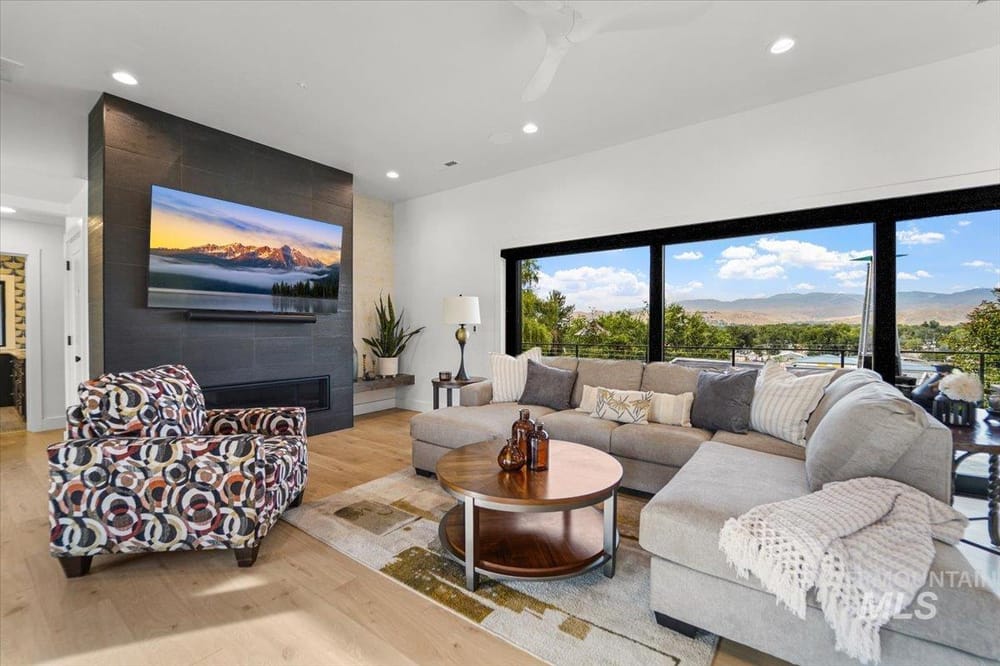 Single Family w/ Acreage - Image 8