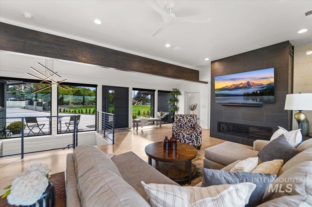 Single Family w/ Acreage - Image 9