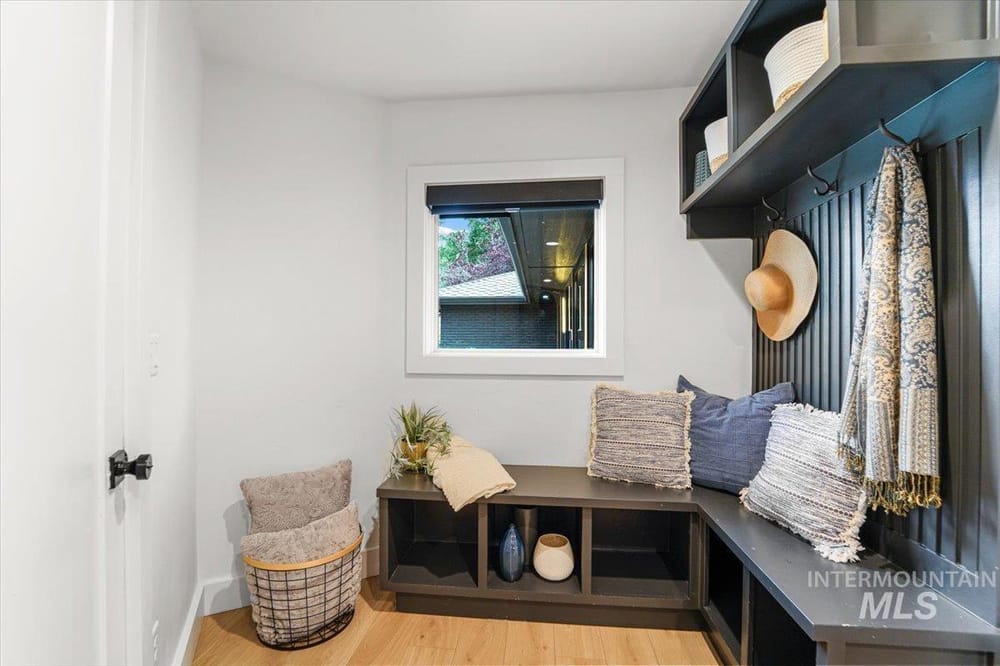 Single Family w/ Acreage - Image 16