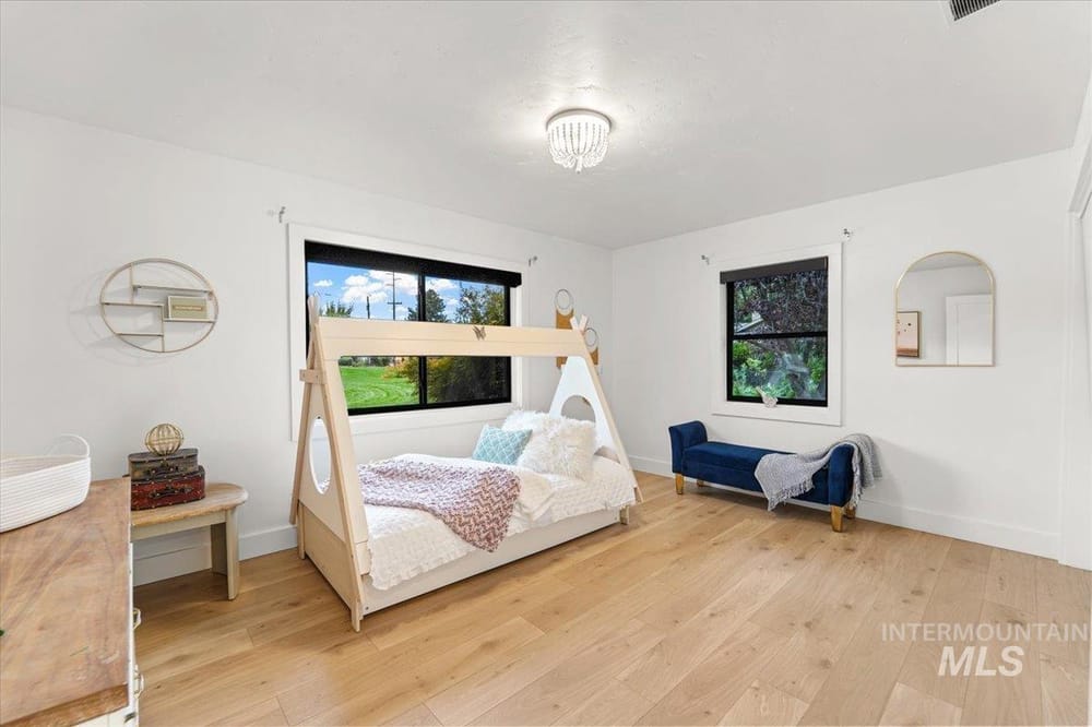 Single Family w/ Acreage - Image 20