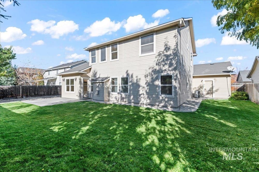 Single family luxury home  - Image 4