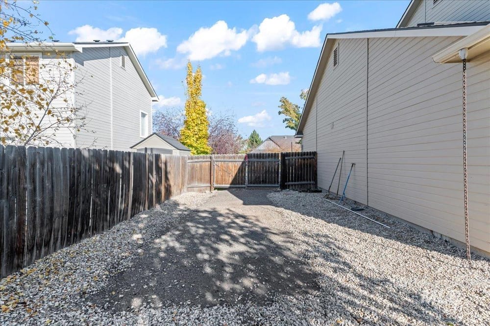 Single family luxury home  - Image 7