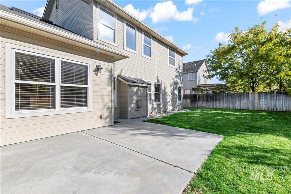 Single family luxury home  - Image 9