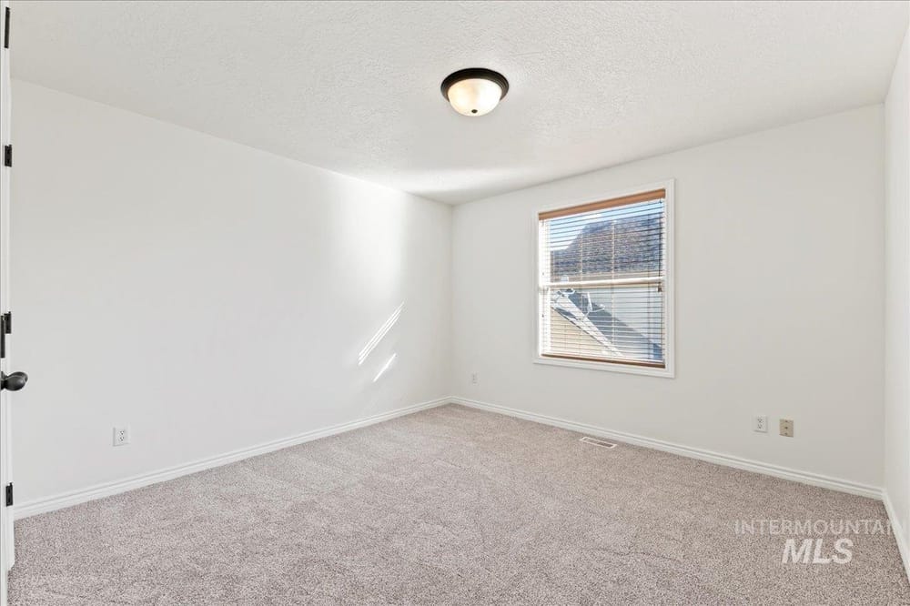 Single family luxury home  - Image 11