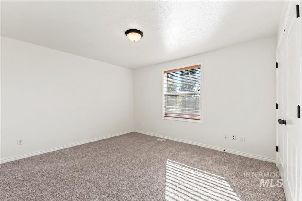 Single family luxury home  - Image 13