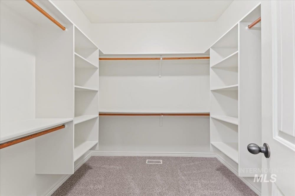 Single family luxury home  - Image 17