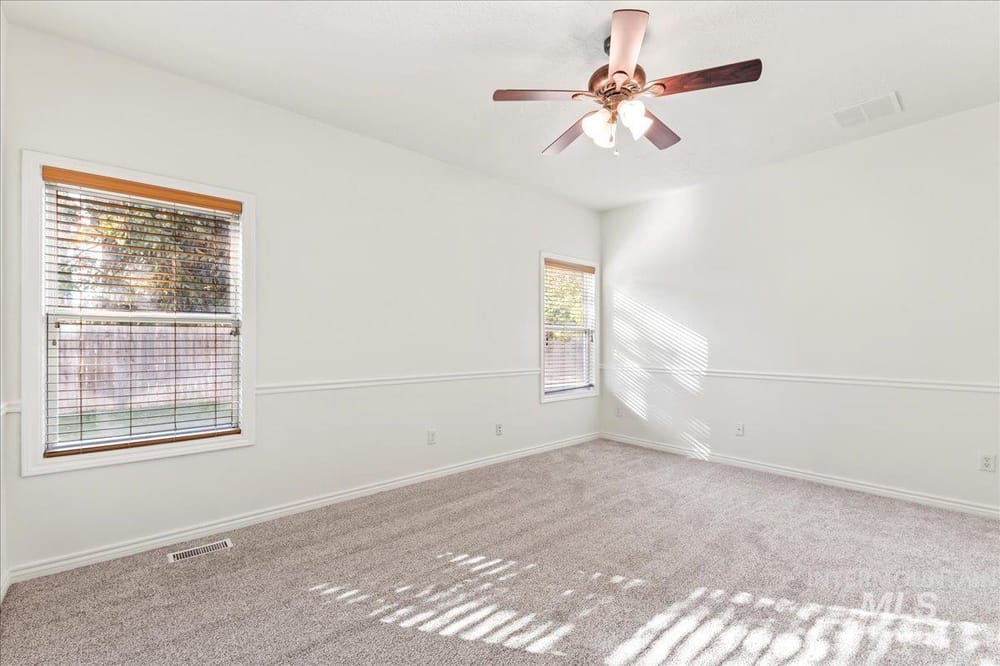 Single family luxury home  - Image 19