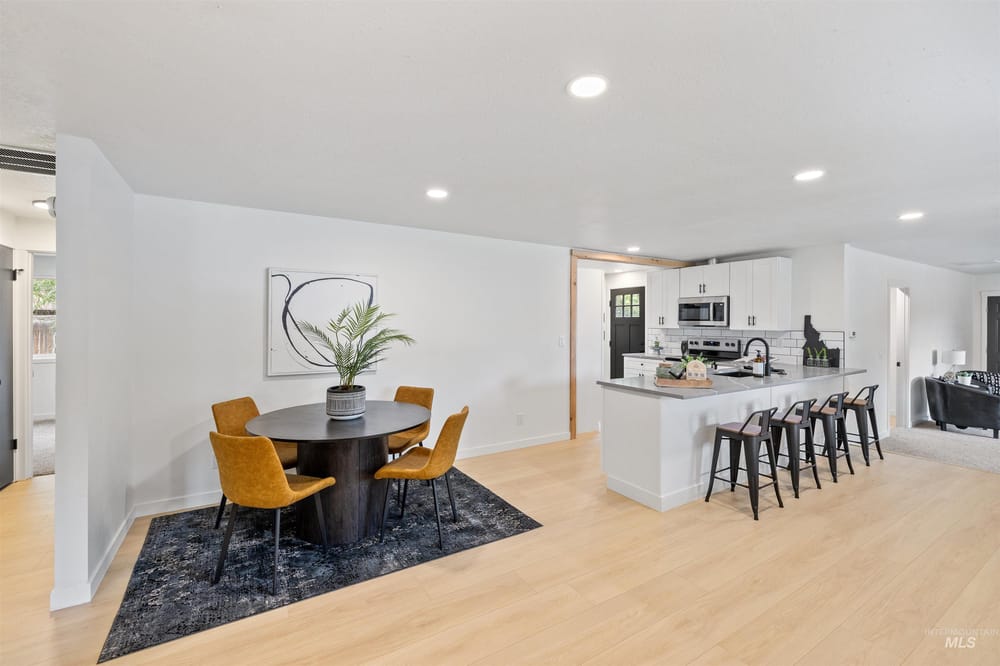 Single family luxury home  - Image 5