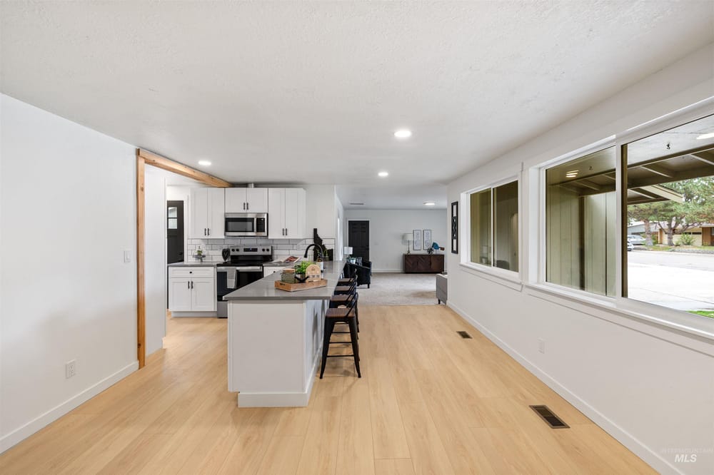 Single family luxury home  - Image 6