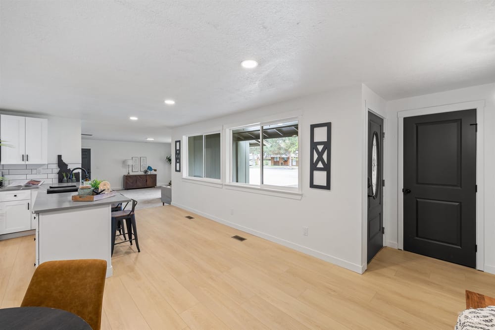 Single family luxury home  - Image 7