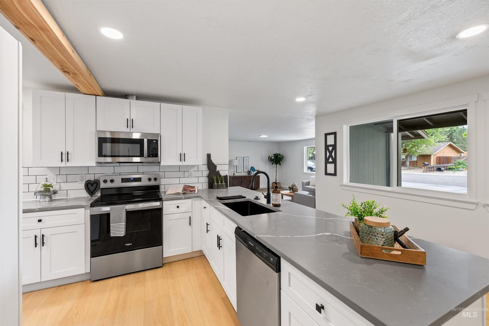 Single family luxury home  - Image 8