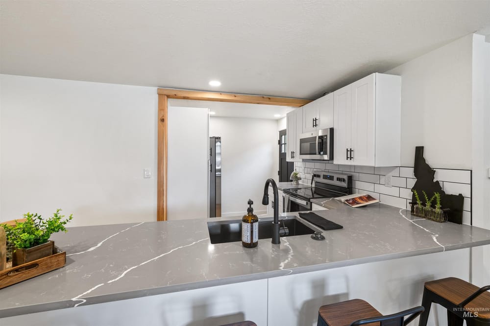 Single family luxury home  - Image 9