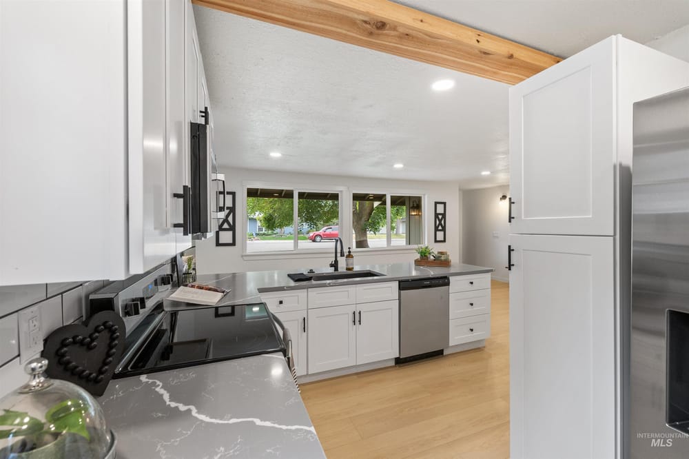 Single family luxury home  - Image 11