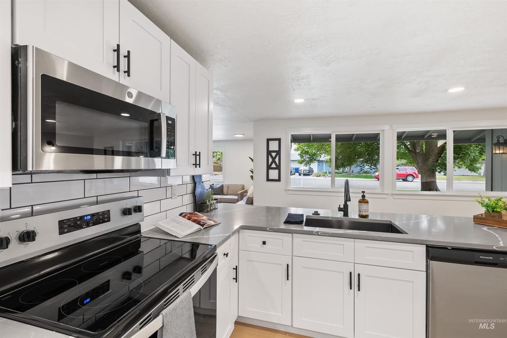 Single family luxury home  - Image 12