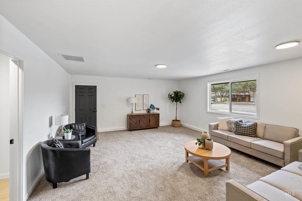 Single family luxury home  - Image 13