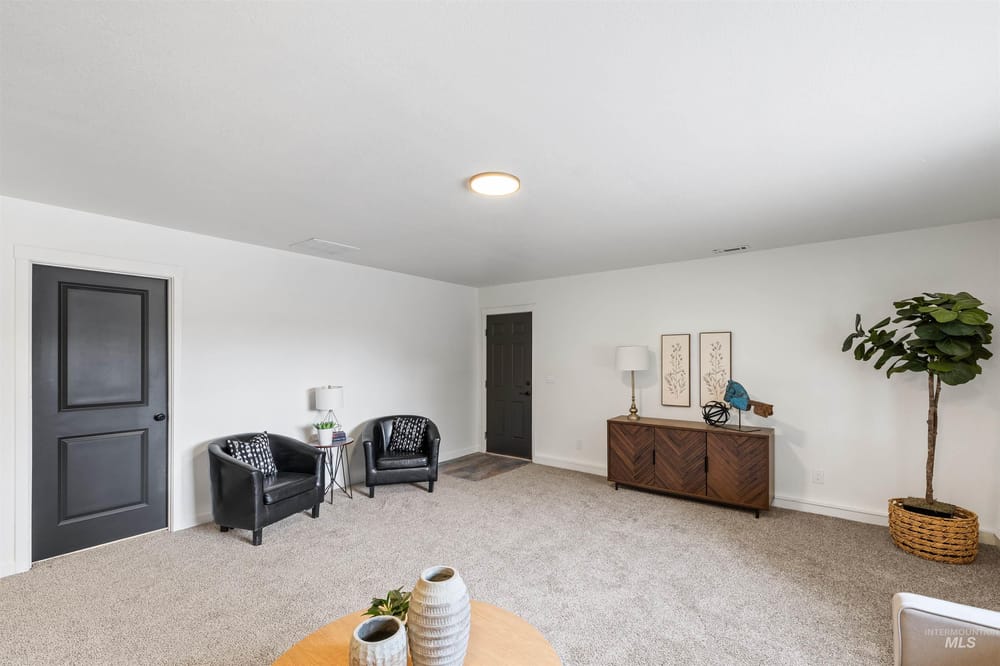 Single family luxury home  - Image 16