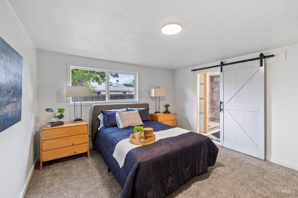 Single family luxury home  - Image 17