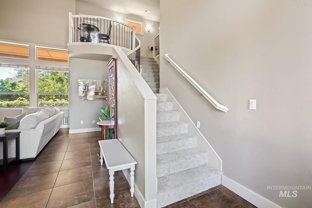 Modern luxury home - Image 5