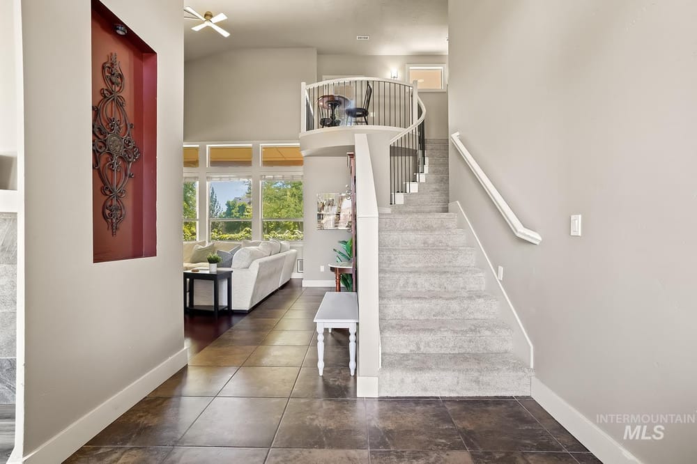 Modern luxury home - Image 6