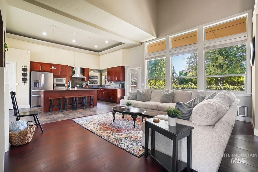 Modern luxury home - Image 9