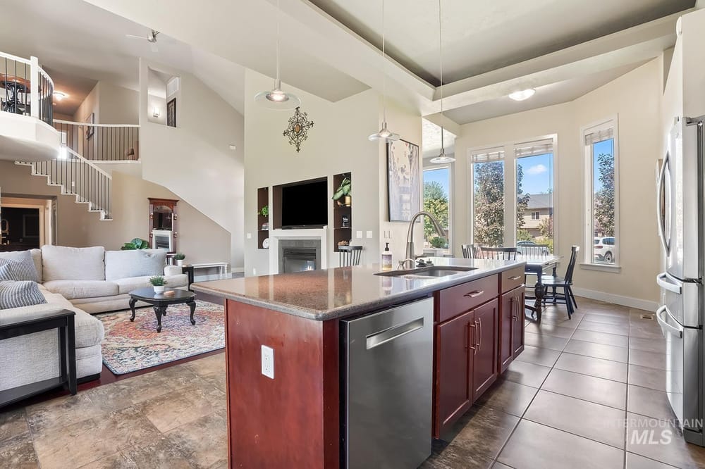 Modern luxury home - Image 10