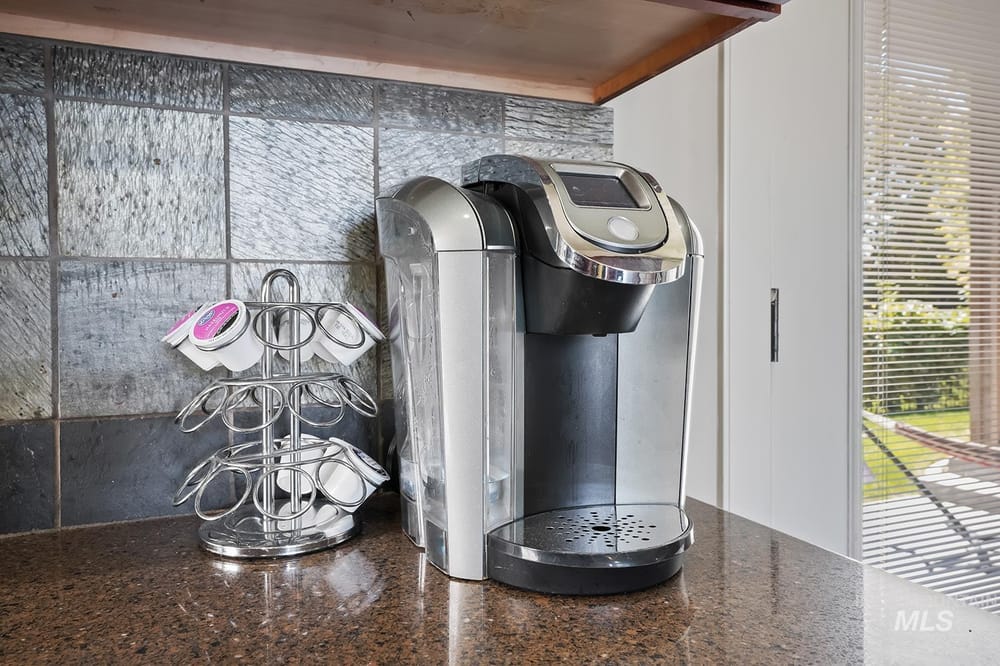 Modern luxury home - Image 12