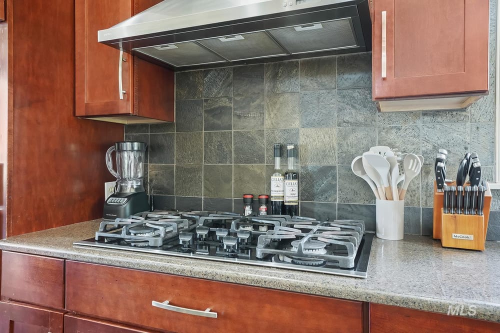 Modern luxury home - Image 13