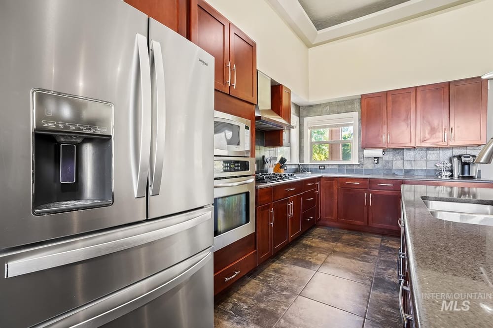 Modern luxury home - Image 14