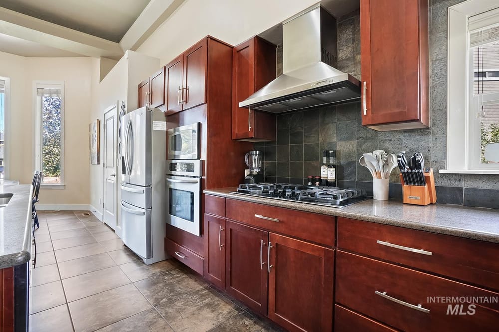 Modern luxury home - Image 16