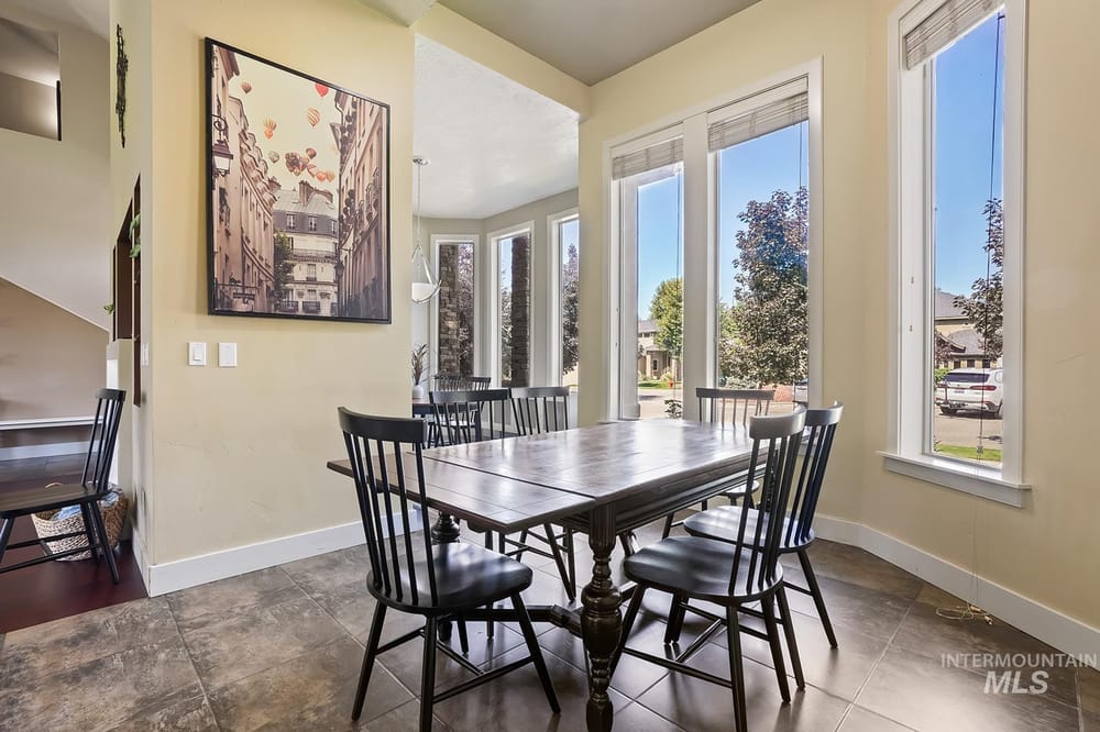 Modern luxury home - Image 18