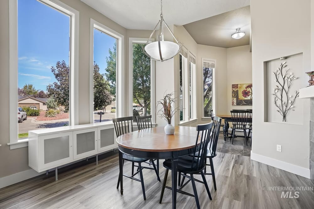 Modern luxury home - Image 19