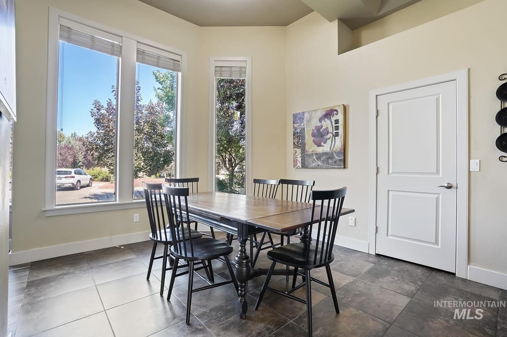 Modern luxury home - Image 20