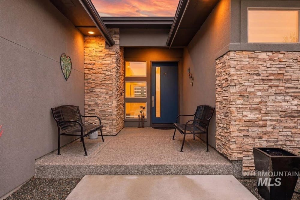 Modern luxury family residence  - Image 2