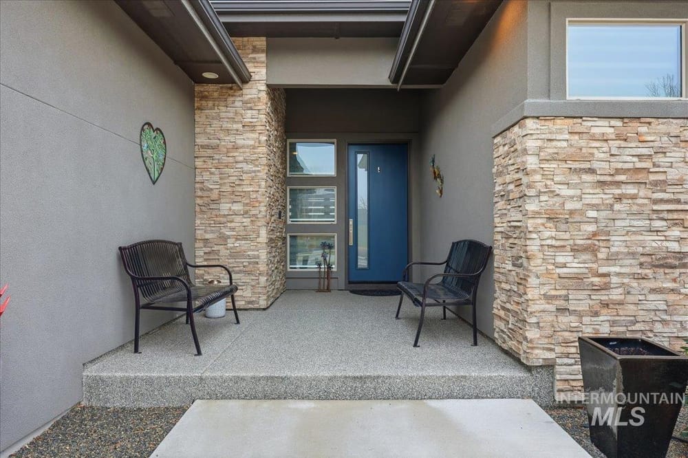 Modern luxury family residence  - Image 3