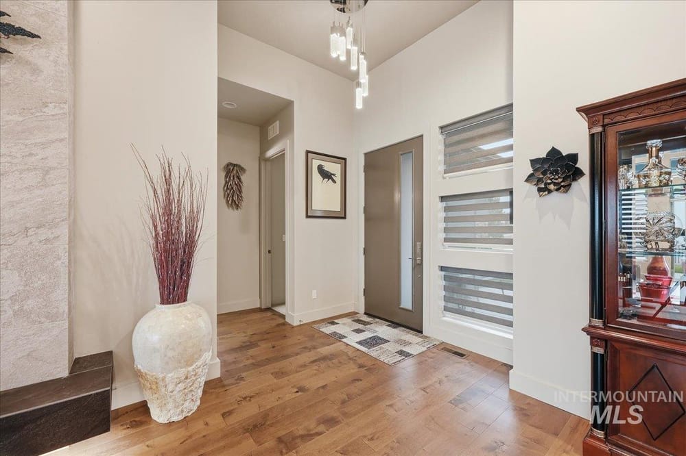 Modern luxury family residence  - Image 7