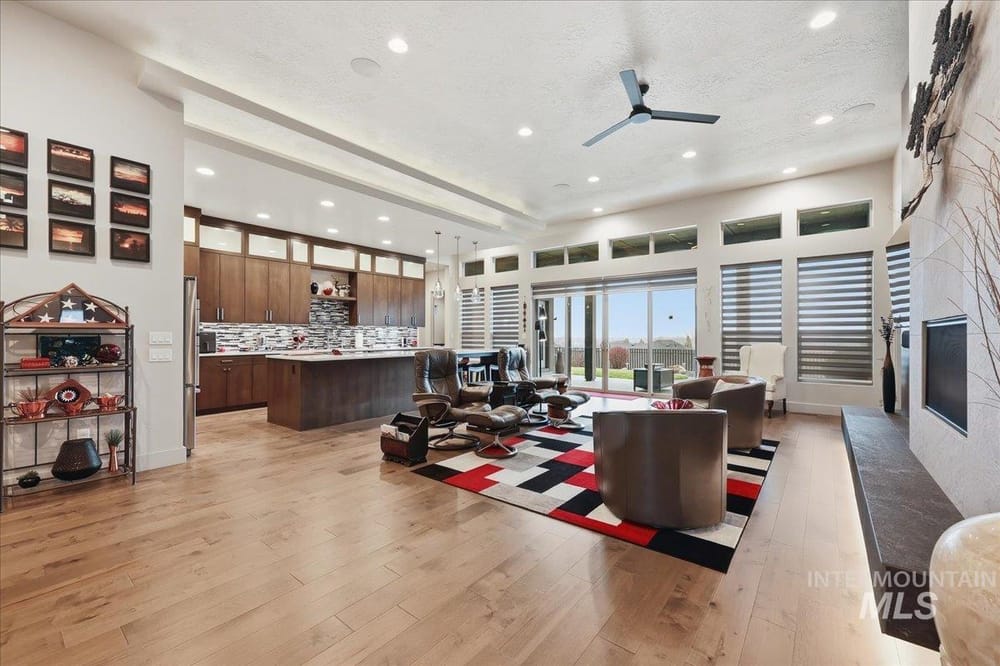 Modern luxury family residence  - Image 10