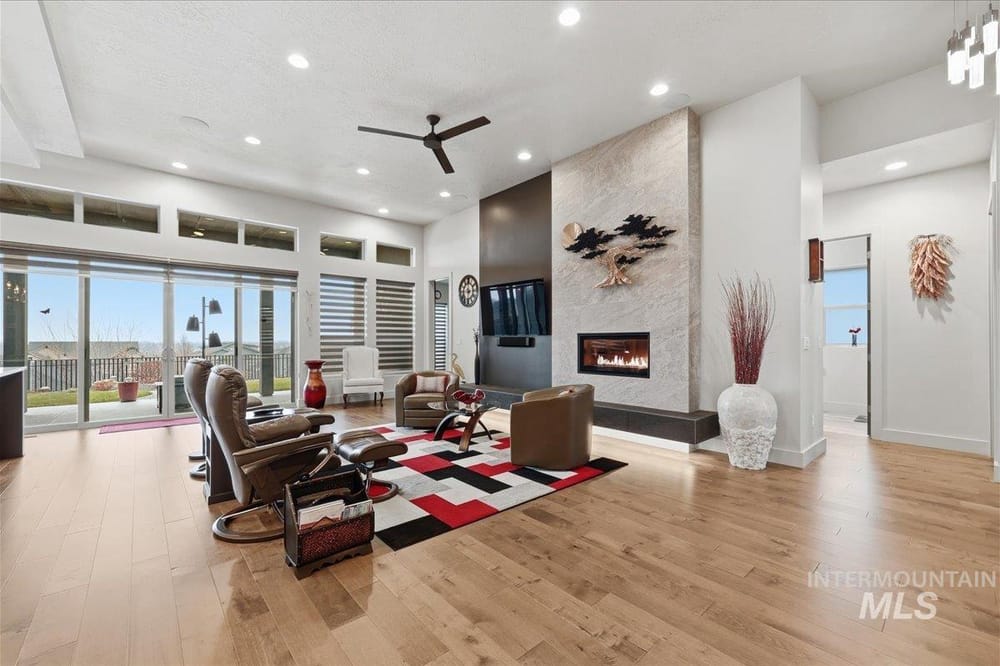 Modern luxury family residence  - Image 12