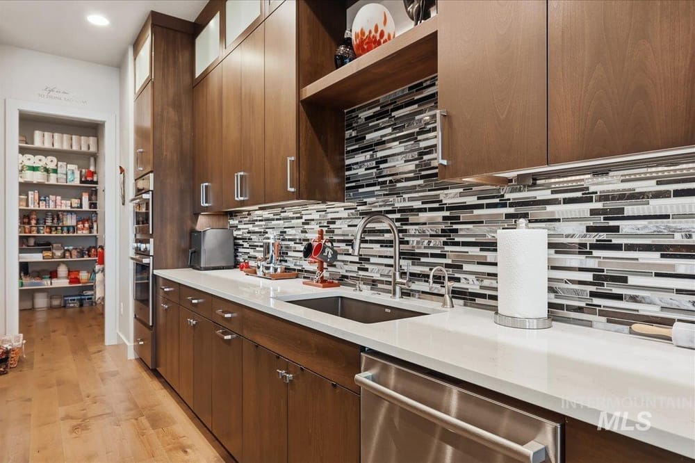 Modern luxury family residence  - Image 14