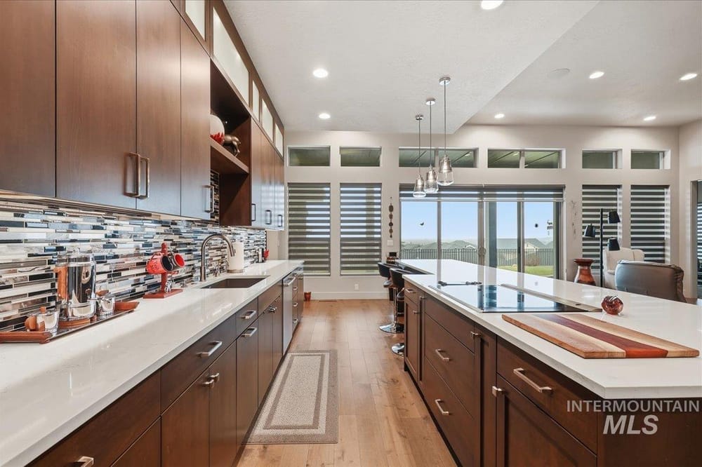 Modern luxury family residence  - Image 15