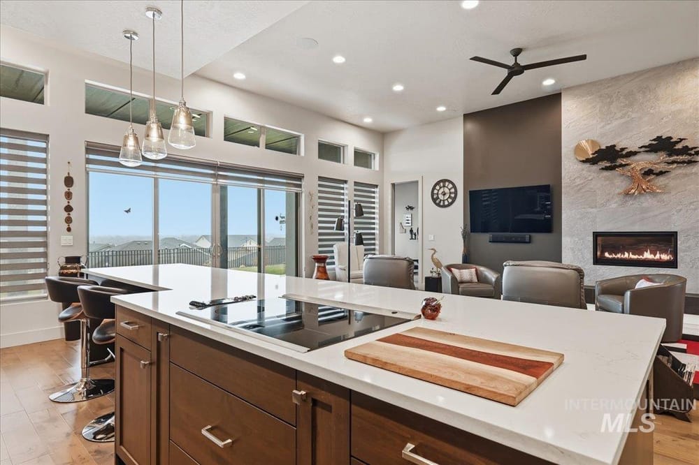 Modern luxury family residence  - Image 18