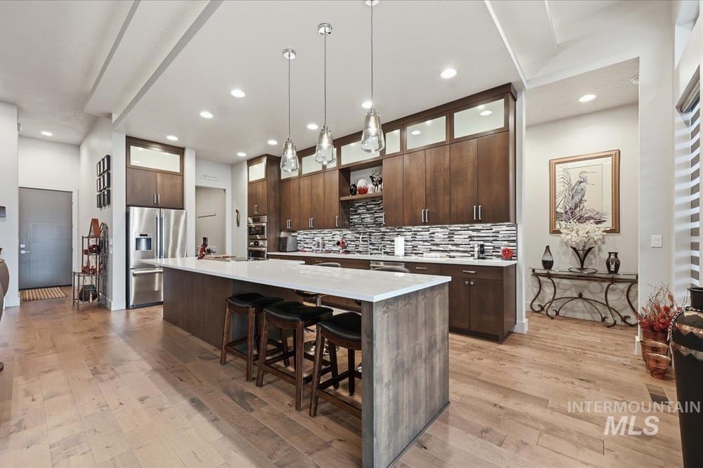 Modern luxury family residence  - Image 19