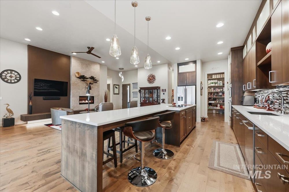 Modern luxury family residence  - Image 20