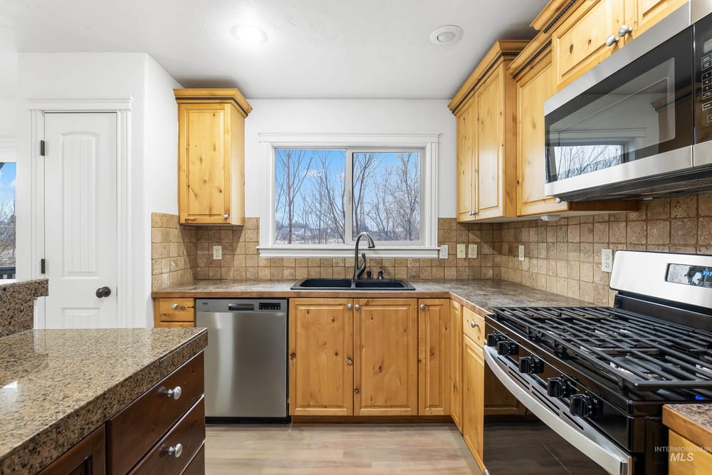 Single family residence  - Image 6