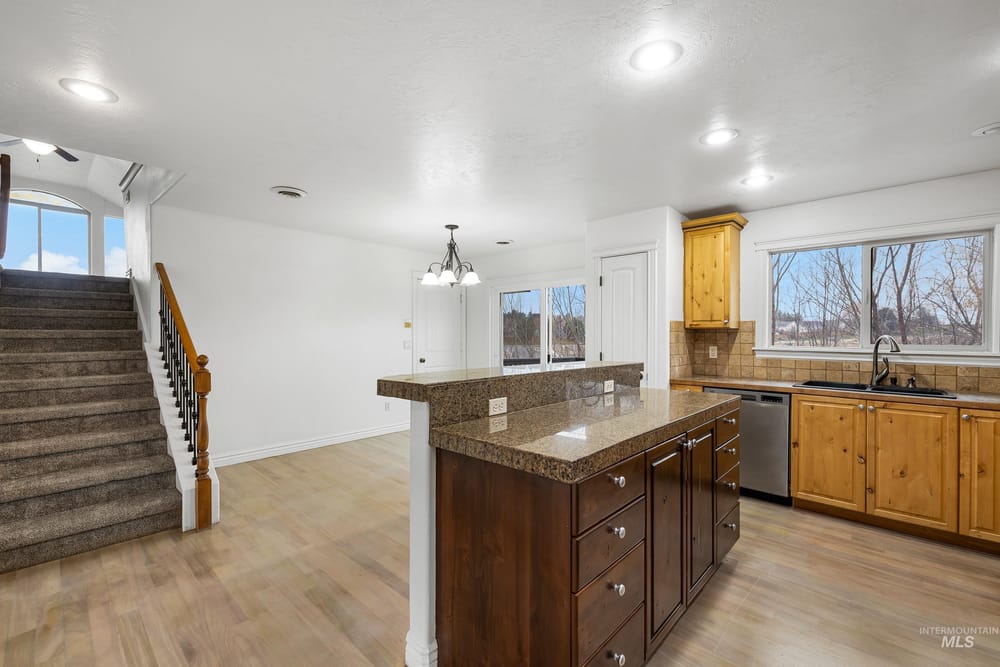 Single family residence  - Image 9