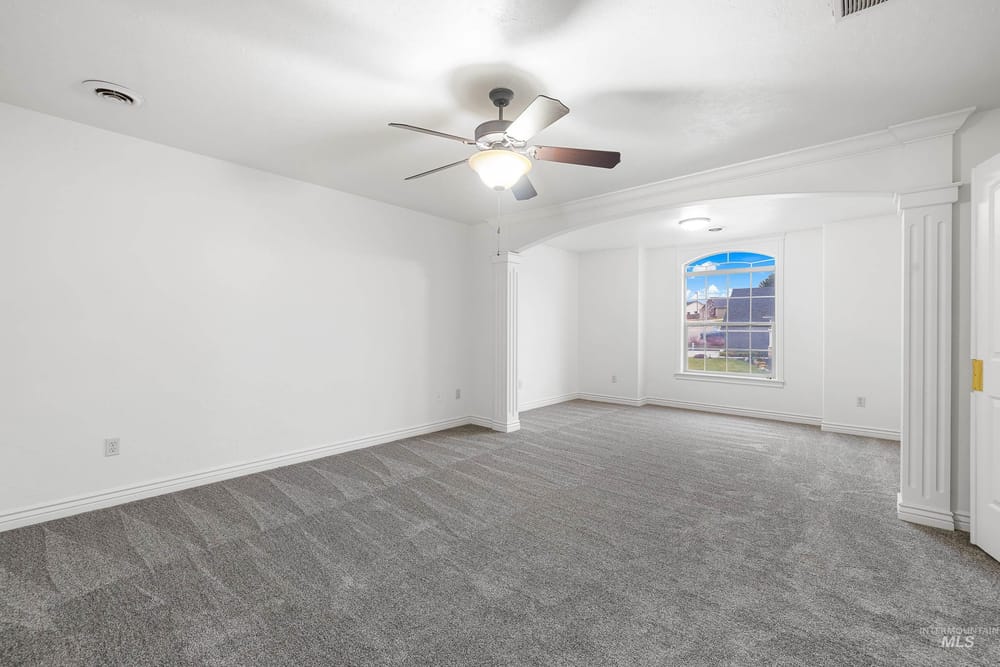 Single family residence  - Image 12