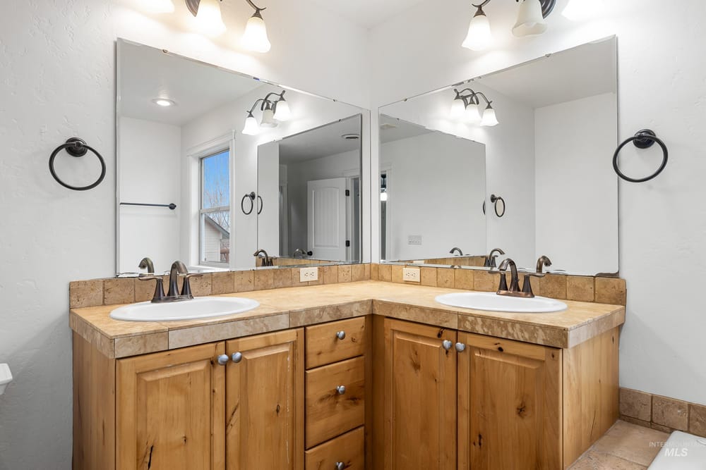 Single family residence  - Image 17