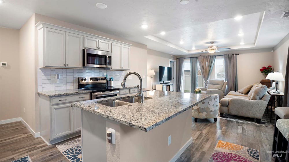 Single family residence  - Image 3